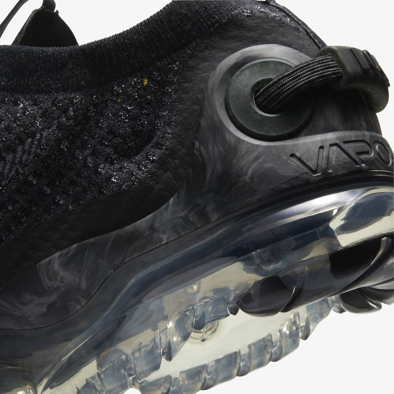 Black vapormax 2020 2025